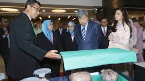 Sultan sharafuddin idris shah yang kini berusia 70 tahun selamat diijabkabulkan dengan pembaca berita radio televisyen malaysia (rtm) norashikin abdul rahman pada 31 ogos 2016 bertempat di masjid istana diraja klang. Sultan Selangor Cemar Duli Ke Avisena Metrotv