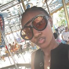 Nikki Houseweart (@nrhouseweart)