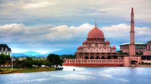 Ia adalah simbol aspirasi negara yang baru merdeka. Your Guide To 10 Most Beautiful Mosques In Malaysia Tripfez
