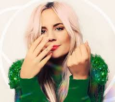 Maja Francis, spännande singer och songwriter från Skåne…