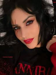 Many wishes to the goddess Cristina Scabbia 🍾