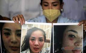 Berikut perkembangan terkini kasus kekerasan dalam rumah tangga atau kdrt yang dilakukan askara parasady harsono terhadap istri, nindy ayunda. Sidang Cerai Nindy Ayunda Berlanjut Lewat Sistem Online Okezone Celebrity