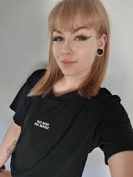 Hi everyone👋🥰 I'm thinking about some new piercing but I don't know what  I want 😅 what will be suit me? Now I have piercing : in nipples, lobe  industrial tragus daith