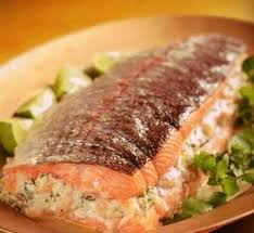 что можно приготовить на ужин быстро легко и вкусно Zapechennaya Ryba So Slivkami Recepty Lososya Farshirovannyj Losos Rybnye Recepty