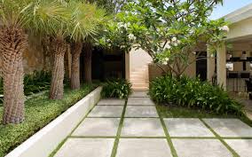 Gartenwege kann man aus verschiedensten materialien anlegen. Gartenwege Gestalten Planung Und Materialtipps Franke Raumwert