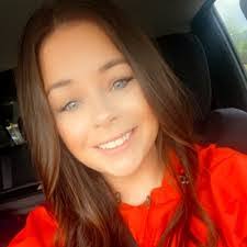 Julia Coon's Instagram, Twitter & Facebook