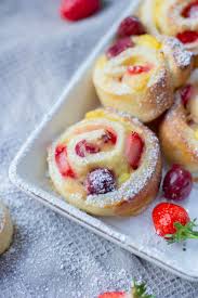 Puddingschnecken Mit Kirschen Und Erdbeeren Trytrytry Pudding Schnecken Kirschen Pudding