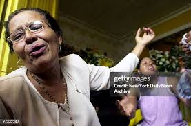 Minerva Vasquez and her sister, Rosana Crisostomo, break down as... News  Photo