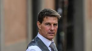 Tom cruise clings to side of a military plane 5,000ft above. Coole Stunts Tom Cruise Am Set Von Mission Impossible 7 Promiflash De