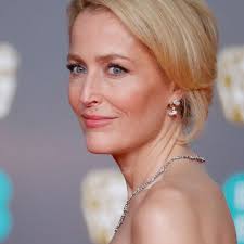 She went on to win rave reviews as blanche dubois. How Gillian Anderson Looks So Young At 52 Her Anti Aging Routine