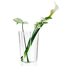 La Vase Aalto Classique Est Un Des Objets En Verre Le Plus Connu Elle Est Un Synonyme Pour L Art De Verre Finnois Et Pour Le Fabricant Iitta Vase Verre Objets