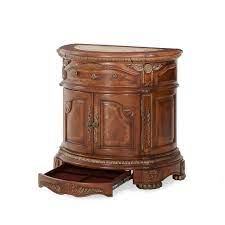 Each piece of furniture has its own unique elegance, yet they fit wonderfully together. Aico Michael Amini 4pc Cortina King Size Sleigh Bedroom Set In Honey Walnut Finish