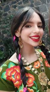 La feliz pareja Angela y cristian nodal