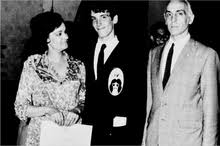 15 su familia vivía desde 1940 en el barrio de núñez, en el límite mismo con el barrio bajo belgrano, a escasas dos cuadras del barrio river. Luis Alberto Spinetta Wikipedia La Enciclopedia Libre