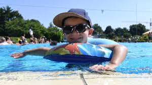 Auch der start für die freibäder und badeseen verschiebt sich also. Freibad In Corona Zeiten Freibader In Bayern Offnen Wieder Diese Regeln Gelten Augsburger Allgemeine