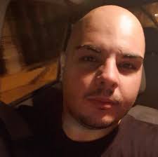 Sofrito's €9.90 toast is more than just food—it's a viral experience. While  it lasts, Don Brace is the king of the food truck scene. What do you think  🤔? 📲