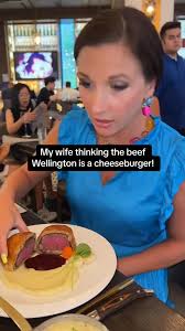 She eats like a toddler! 🤣#youcantdothat #canttakeheranywhere #grossedout  #hellskitchenlasvegas #tacobe