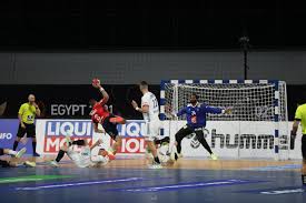 أثنى حمادة النقيم نجم منتخب مصر السابق في كرة اليد، على التنظيم المصري لمونديال اليد 2021، في ظل الظروف الاستثنائية بسبب انتشار وباء كورونا، وقال النقيب في تصريحات عبر برنامج وان تو مع الإعلامي سيف زاهر: Wb4 Fi3eh Tsvm