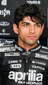 ¡El Martinator está en pista!🏍️💨, Jorge Martín, el actual campeón de  MotoGP, ya está rodando en las prácticas del circuito de Lusail. A pesar de  su reciente cambio a Aprilia y las dolorosas caídas en ...