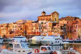 Servizio di consegna urgente a domicilio, ritiro/consegna pacco roma, consegne urgenti, pacco urgente, spedizioni plichi e buste, rider consegne a casa, recapiti e trasporti con furgone. Porto Turistico Di Nettuno Canal Structures