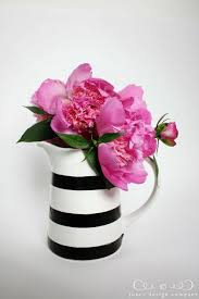 Black And White Striped Vase Temporary Stripes Tutorial Jones Design Company Stripes Creative