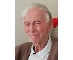 Robyn Hester's Instagram, Twitter & Facebook