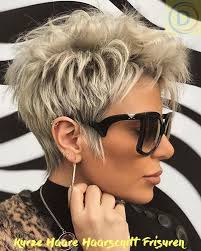 Wir frauen wünschen uns oft eine veränderung. Kurze Haare Frisuren Frauen Jahr 2020 2021 Cool Blonde Hair Short Hair Trends Short Hair Styles