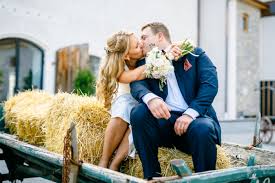 Hochzeitsfoto Im Stroh Hochzeitsfotos Hochzeit Morgen Hochzeit