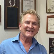 Tree Climber's Good Looks and Homelessness