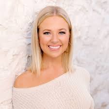 Addie Jones's Instagram, Twitter & Facebook