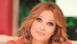 O apresentador considerou puro divertimento o dia em que a tvi trocou os anfitriões . Cristina Ferreira Aos Gritos Com Funcionarios Da Tvi Deixa Ambiente De Cortar A Faca Atualidade Correio Da Manha