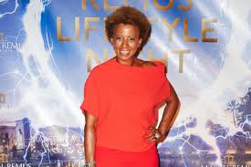 She grew up in vienna with her grandmother after her mother hannelore (a german theater actress) and her father sammy ammissah (a ghanaian engineer) separated. Was Macht Eigentlich Ex Talkshow Queen Arabella Kiesbauer Gala De