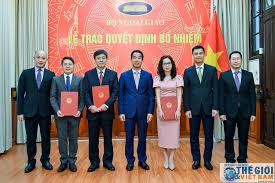 Tintuc24hol #tintuc ▷ tin tức 24h online là kênh youtube chia sẻ các nội dung tin tức, bản tin cập nhật 24h online, những nội dung giải trí . Bá»• Nhiá»‡m Nhan Sá»± Má»›i Bá»™ Ngoáº¡i Giao Bá»™ Lao Ä'á»™ng ThÆ°Æ¡ng Binh Xa Há»™i Thá»i Ä'áº¡i