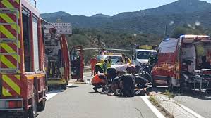 Deux jumelles de cinq ans sont décédées et leur frère de sept ans est cliniquement mort à la suite du choc frontal de deux véhicules dans la nuit de vendredi à samedi à millau. Grave Accident De La Route A Palasca Deux Motards En Etat D Urgence Absolue