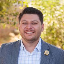 When I started in energy venture (pre-climate VC lol) four years ago, I  struggled to find MY community. This was one of my main personal drivers to  co-found VCFamilia, but little did