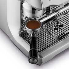 The grinder performs well for the most part, with grind adjustment reflecting as you would expect during. The Oracle Touch Espresso Machine Breville Sage