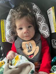 MOMMA IS RIDING HER BABY ON HER BACK.....❤️🦆