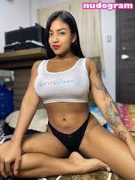 Karolay Vargas  karolayvargas  karolayyoga Гола изтичане OnlyFans снимка  2 - Nudogram v2.1