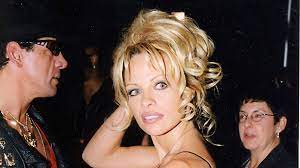 How to Recreate the Iconic '90s 'Pamela Anderson' Updo For Your Wedding Day