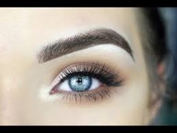 How to apply eyeshadow natural look. How To Apply Eye Shadow According To Experts The Trend Spotter