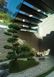 Japanese Gardens Have Always Been Mesmerizing They Create Miniature Landscapes Perfectly Detailed And Des Zen Garden Design Japanese Garden Design Zen Garden