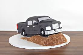 Schokoladenstücke langsam in einem wasserbad schmelzen. Pickup Truck Cake Lil Miss Cakes