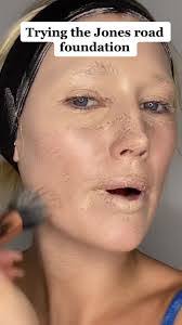 Meredith Jones's Instagram, Twitter & Facebook