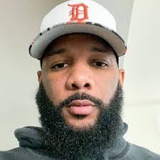 Myrna Waters's Instagram, Twitter & Facebook