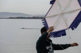 Οι πολίτες θα πρέπει να παραμείνουν στους τόπους κατοικίας τους το τριήμερο της καθαράς δευτέρας, μιας και η απαγόρευση μετακίνησης εκτός νομού στο πλαίσιο του lockdown για να μειωθεί η διασπορά του κορονοϊού παραμένει. Hdxfett0jwetm