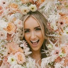 Lauren (Roberge) Hatton (@laurenaroberge)