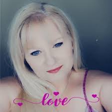 Lisa Grassette's Instagram, Twitter & Facebook