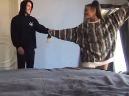 Tanto la ceremonia como la fiesta se llevaron a cabo casi en secreto, hasta ahora que las fotos del evento. Dalton Gomez Quien Es El Esposo De Ariana Grande Y Cual Es Su Patrimonio Neto Independent Espanol