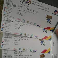 Sokongan padu rakyat malaysia terhadap perlawanan akhir bola sepak sukan sea esok suasana di stadium shah alam, para penyokong beratur utk tiket final bolasepak sea games 2017 sementara itu, di stadium shah alam, masih ramai yang beratur untuk mendapatkan tiket final esok. Tiket Bola Semi Final Sukan Sea 2017 Malaysia Vs Indonesia Everything Else Others On Carousell