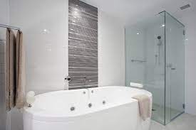 Aber es gibt noch häufiger menschen, die keine separate badewanne besitzen, da das kleine bad der mietwohnung lediglich platz für eine dusche bietet. Dusche Und Badewanne Nebeneinander Wissenswertes